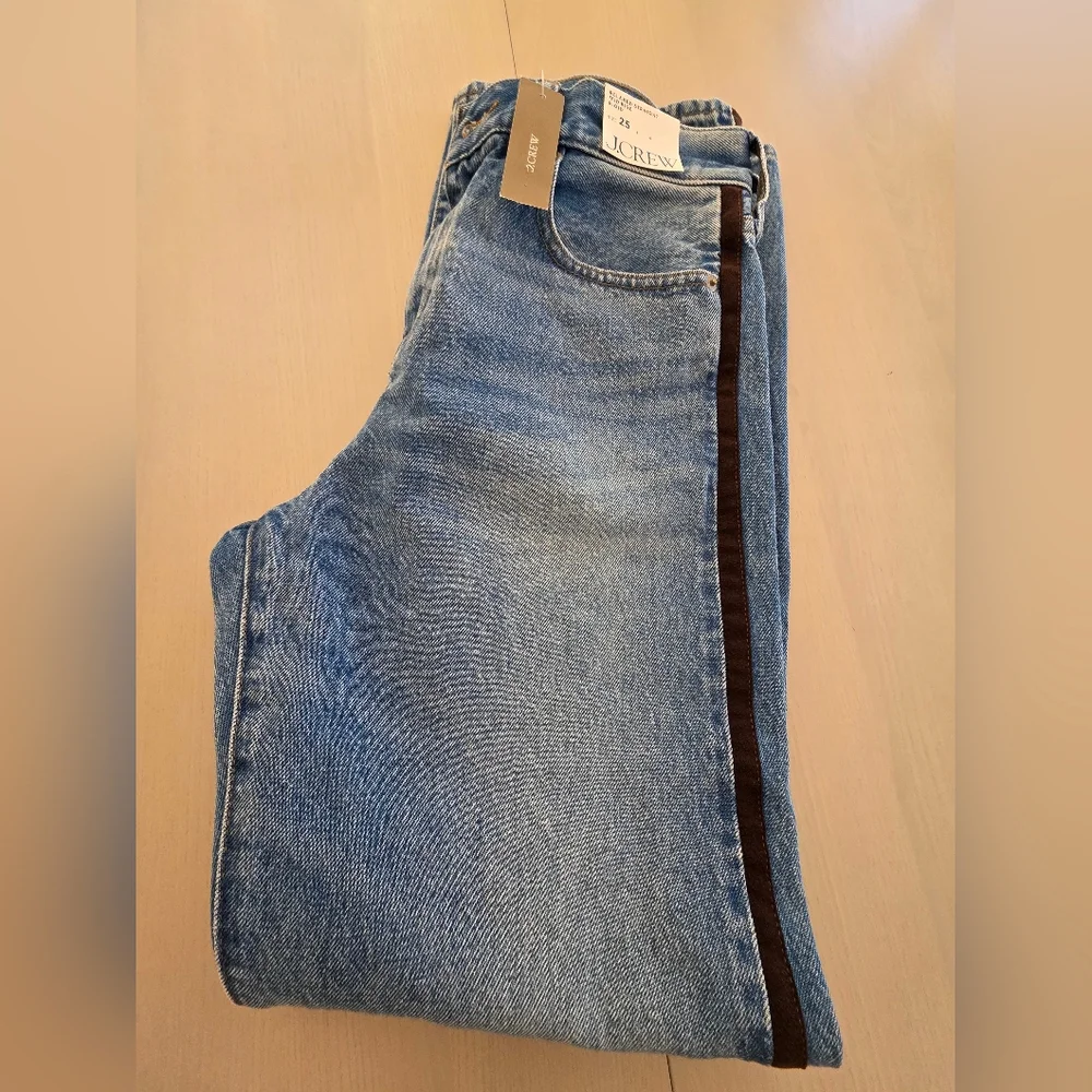 NWT J.Crew Women’s Mid-rise relaxed straight jean with suede stripe Sz 29 $168 - Picture 3 of 5